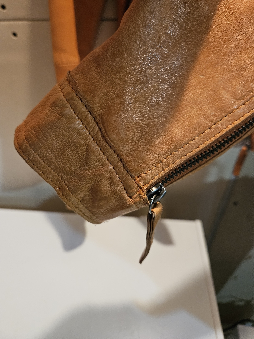 Danier Women's Leather Jacket - Picture 7 of 7